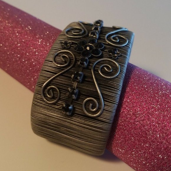 Vintage Pewter tone Wire Wrapped Cuff Bracelet w/Black Rhinestones, 1.5" wide - Picture 6 of 7